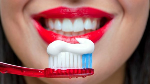 Câteva beneficii ale pastei de dinți Crest: De ce atât de mulți oameni o aleg