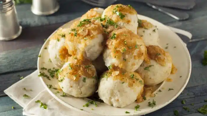 Bazarul Carpaților: Cum să faci o plăcintă unică de cartofi cu sos